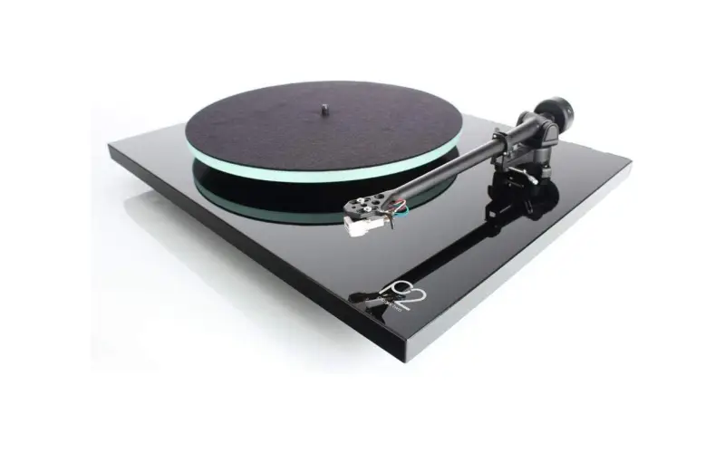 Rega Planar 2 Turntable with Premounted Carbon MM Cartridge