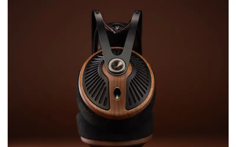 Meze Audio 105 SILVA and Ultra Cable Unveiled at High End Munich 2025: Style, Precision, and Audiophile Ambition