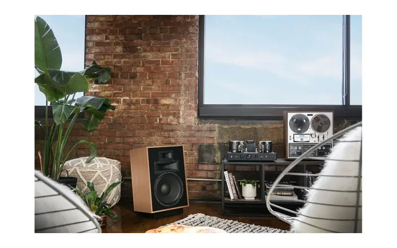 Klipsch Heritage: A New Era with Forte IV and Heresy IV in Red Oak