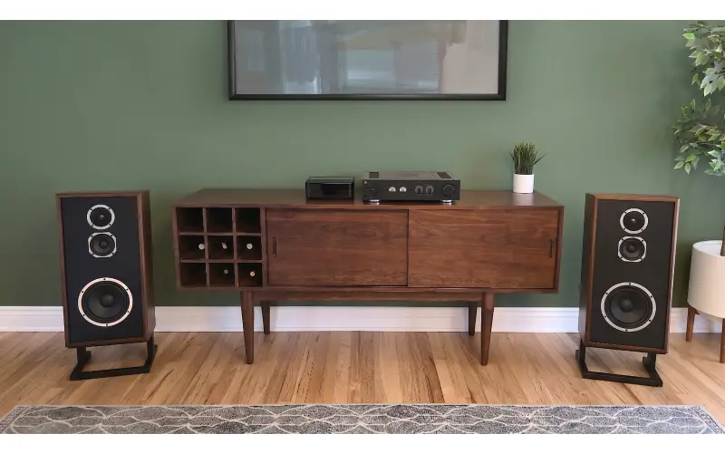 KLH Model Four Debuts at High End Vienna 2026 With Classic Acoustic Suspension Design